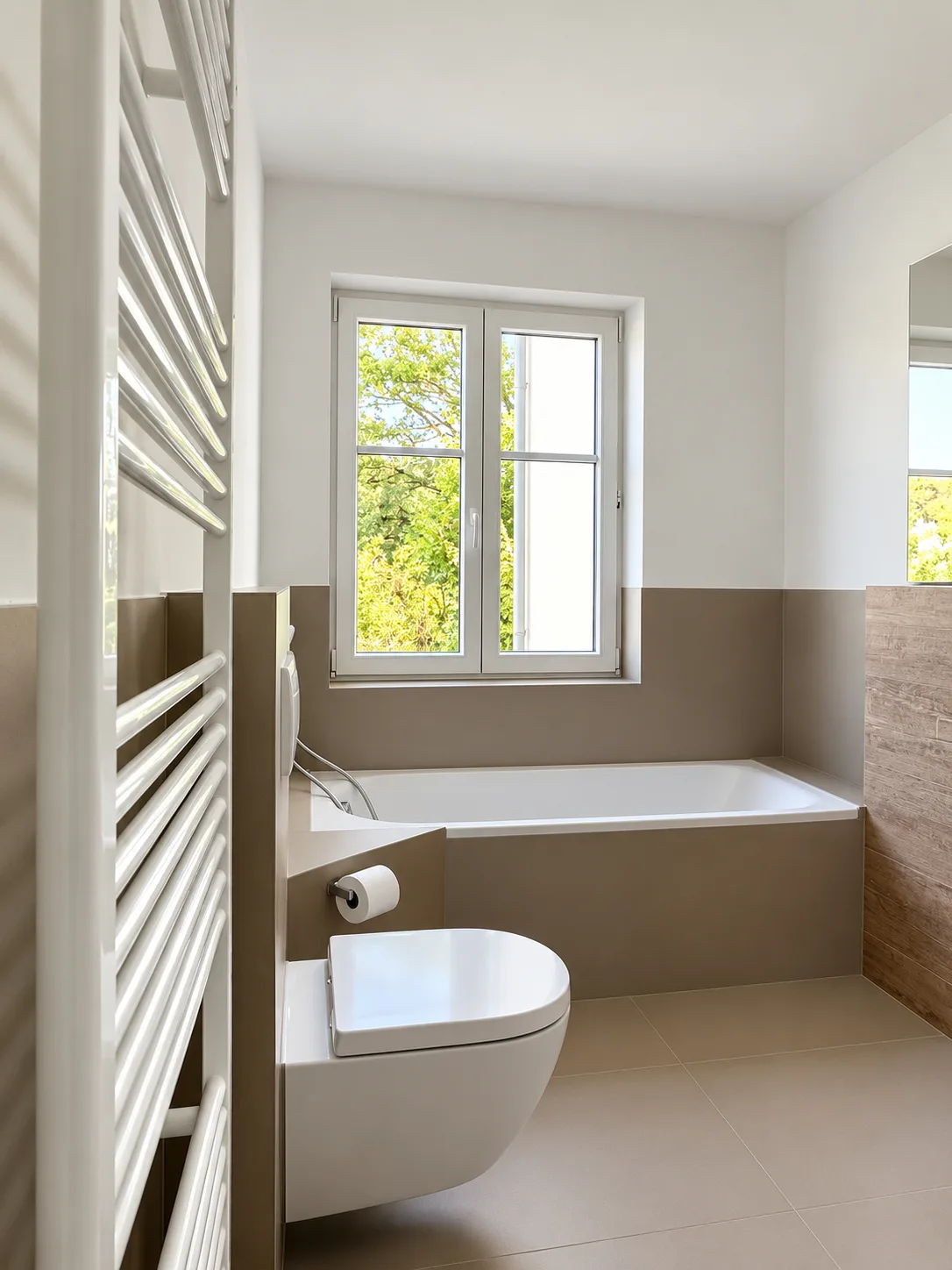 Modernes Bad mit bodengleicher Dusche