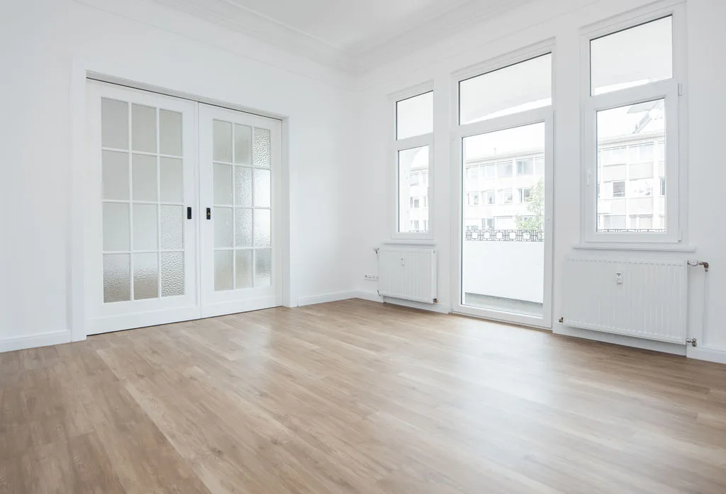Wohnbereich mit kleinen Balkon