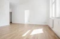 Schlafzimmer mit anschließenden Badezimmer