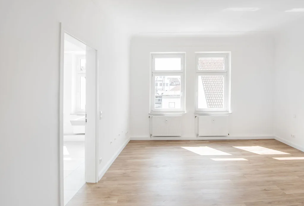 Schlafzimmer mit anschließenden Badezimmer