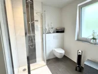 Tageslichtbad mit Dusche