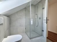 Tageslichtbad mit Dusche