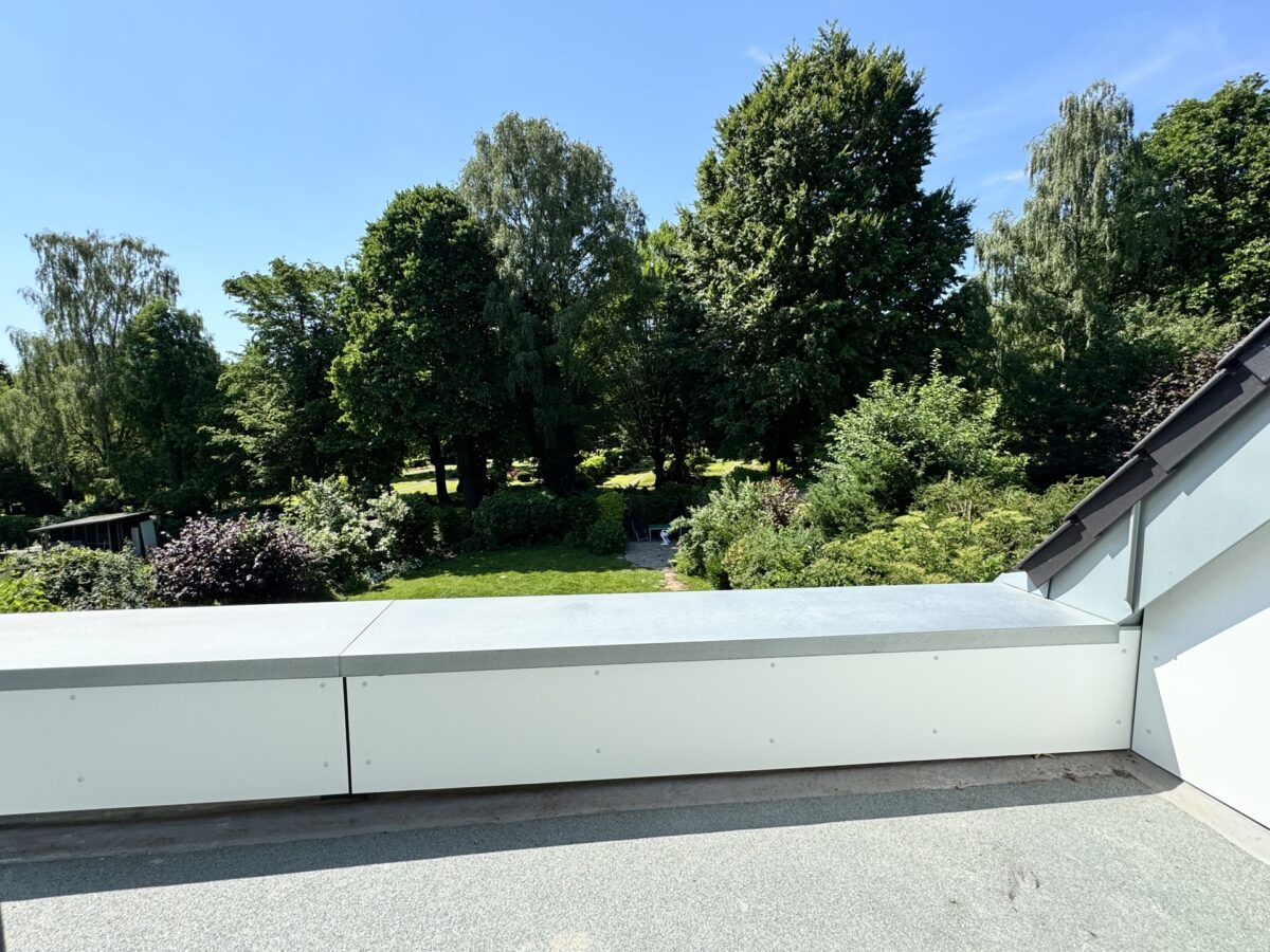 Blick vom Balkon ins Grüne