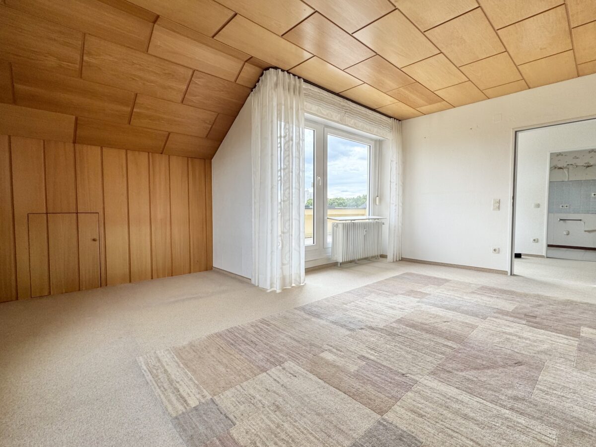 Wohnzimmer mit Zugang zur Dachterasse