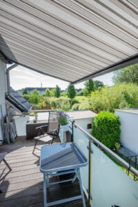 Süd/West Balkon mit Markise