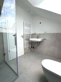 Tageslichtbad mit Dusche