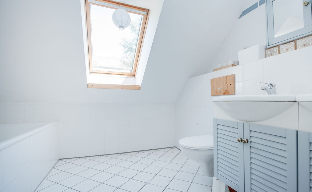 Tageslichtbad im DG mit Dusche und Badewanne