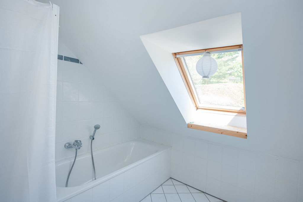Tageslichtbad im DG mit Dusche und Badewanne