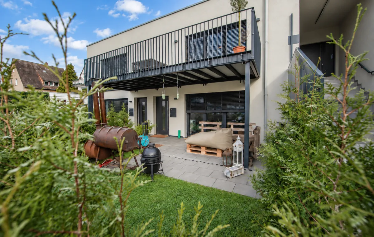 Wohnungseingangstür mit Terrasse 7