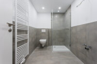 Badezimmer mit Dusche