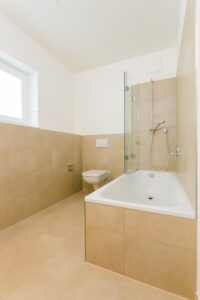 Bad mit Wanne & Dusche