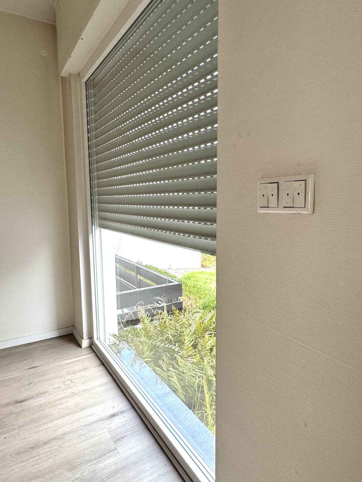 Rollladen (teilweise elektrisch)