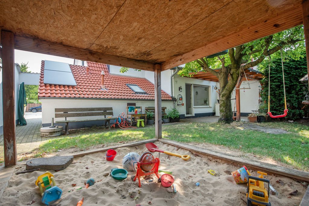 Garten mit vielen Spielmöglichkeiten für Ihre Kinder
