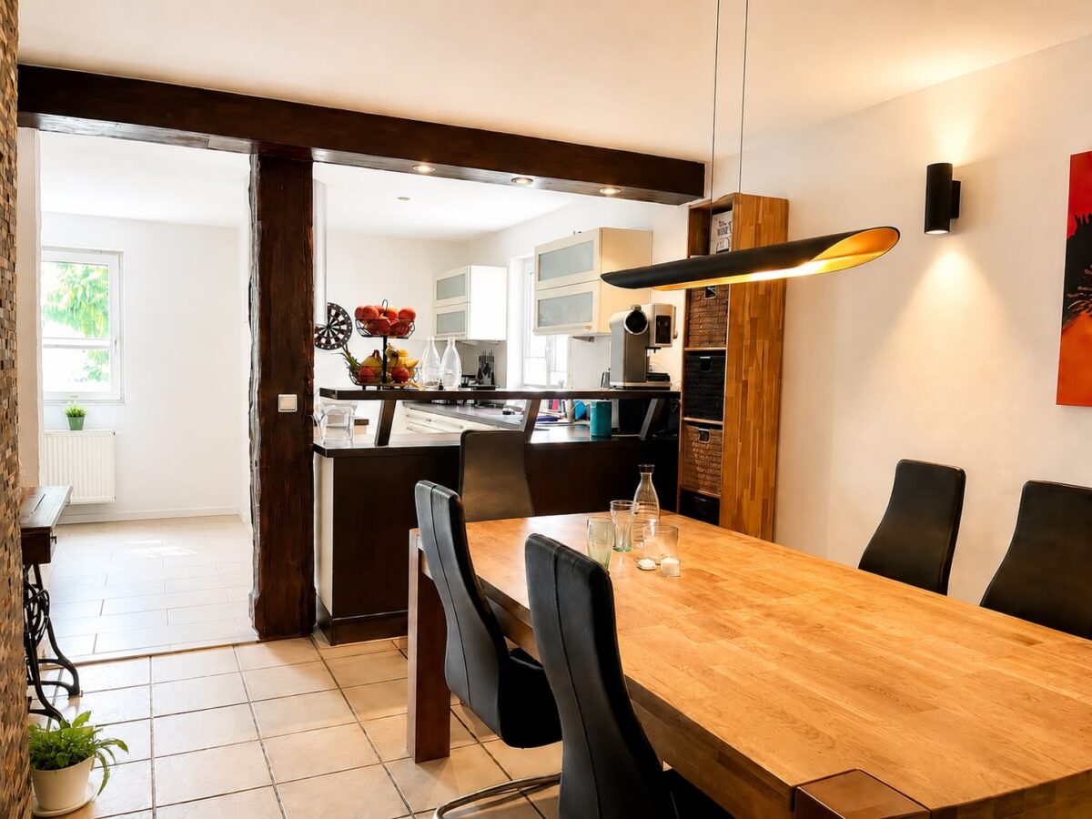 Offene Küche mit Essbereich untere Wohnung