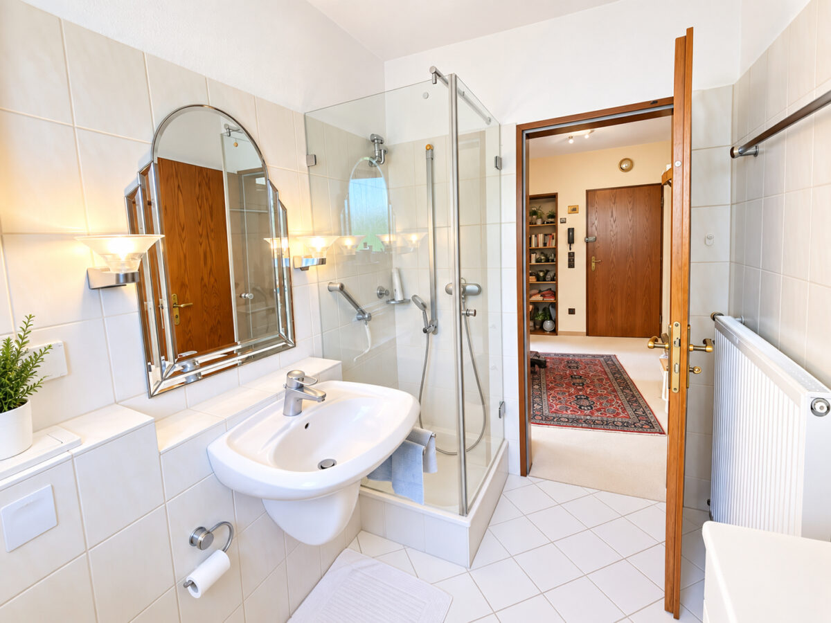 Badezimmer mit Dusche