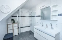 Tageslichtbad mit Dusche