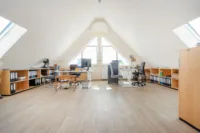 Derzeitiges Homeoffice im im Dachgeschoss (klimatisiert)