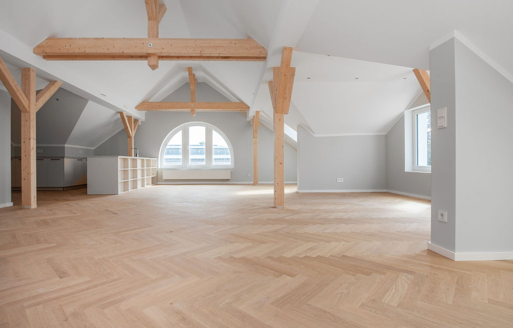 Wohn-/Ess-/Schlafzimmer