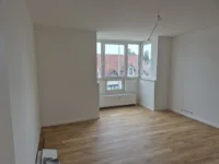 Zimmer mit viel Tageslicht